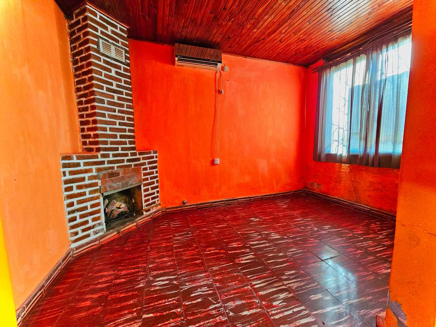 casa con lote San José con frente a San Lorenzo, portón de cochera y asfalto