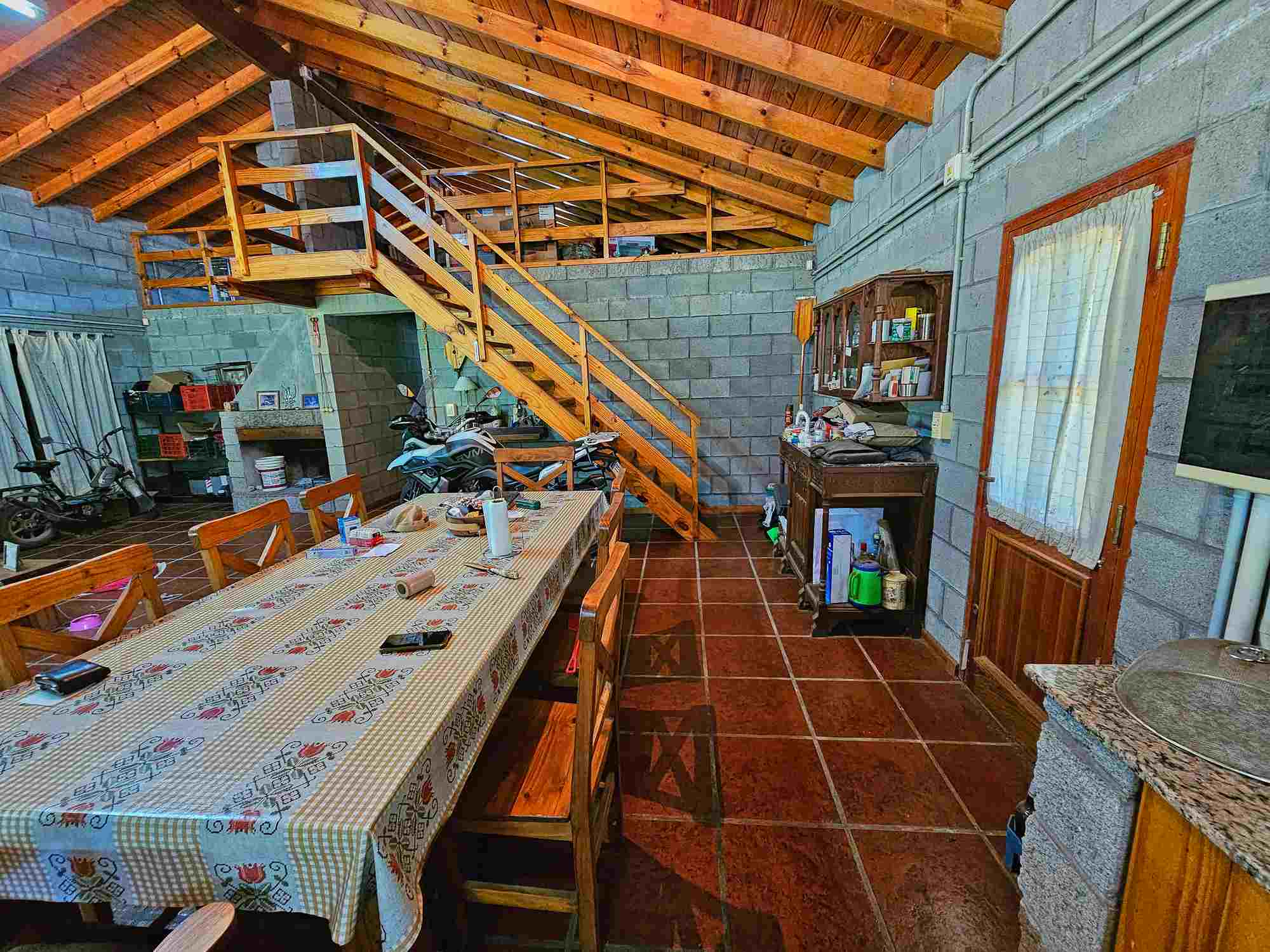 Interior vivienda casa con galpón Las Cañitas