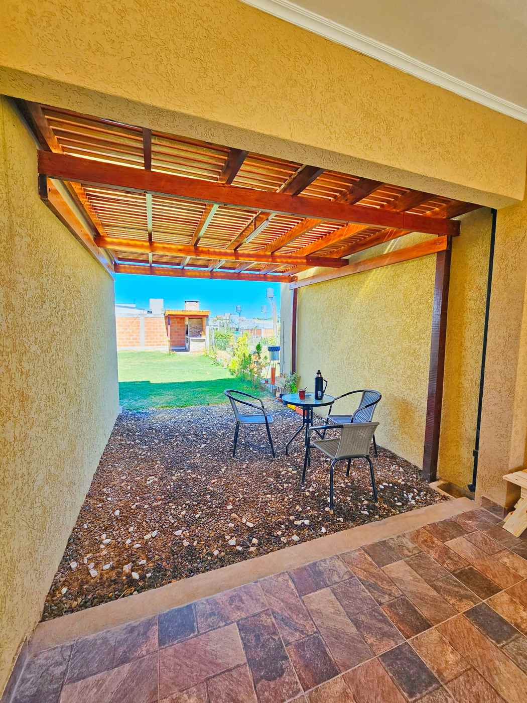 casa-una-planta-con-parrilla-zona-residencial-san-jose (3)