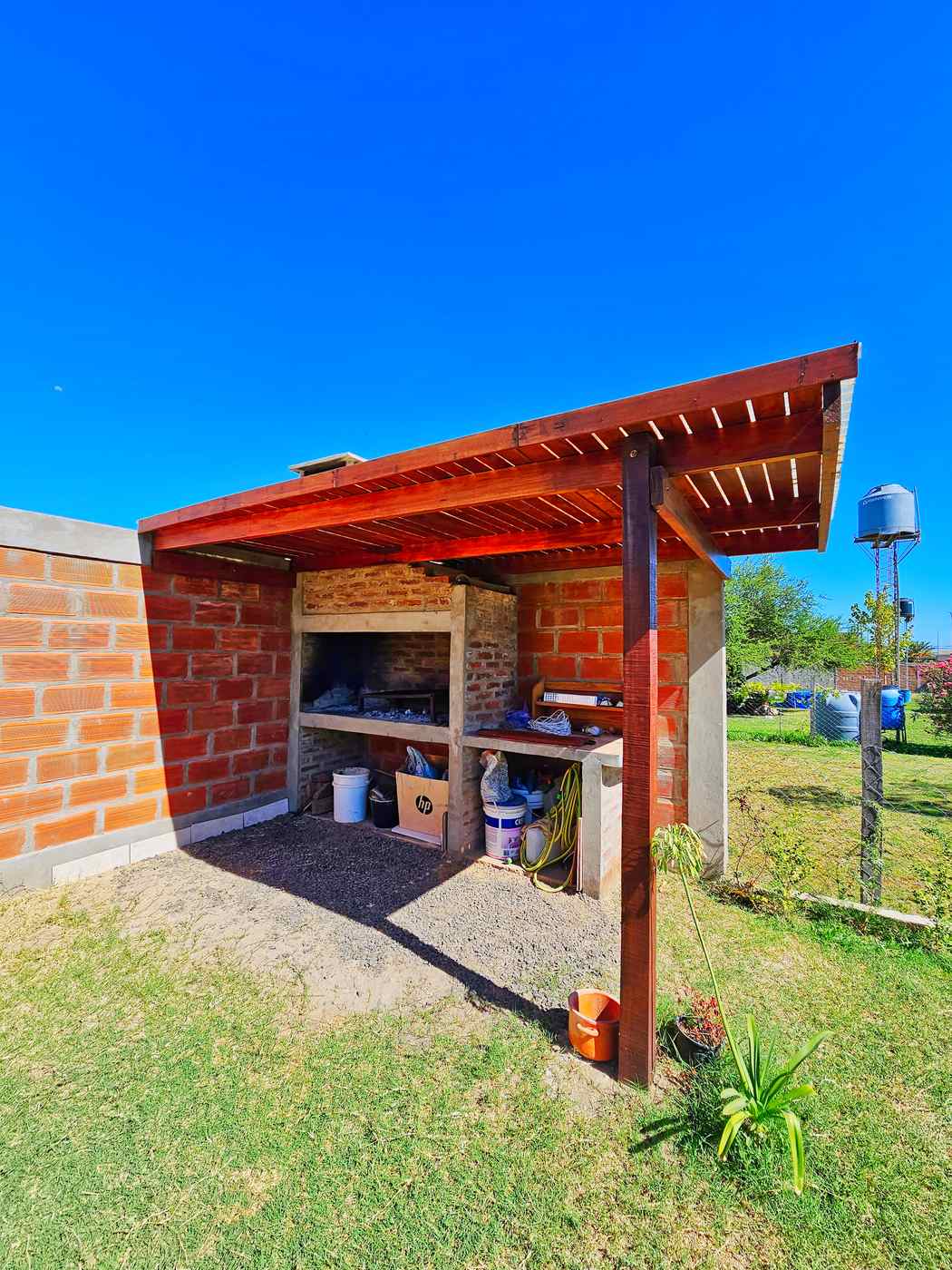 casa-una-planta-con-parrilla-zona-residencial-san-jose (5)