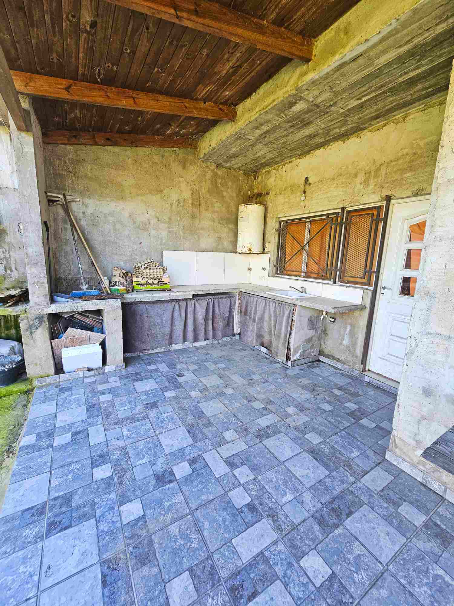 lavadero semicubierto con mesada vivienda San José