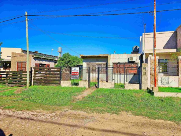 casa en venta Barrio Premat San José fachada con rejas