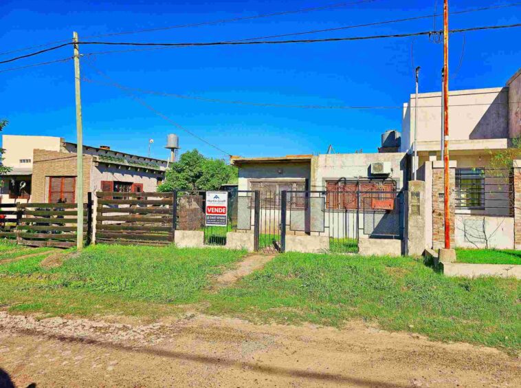 casa en venta Barrio Premat San José fachada con rejas