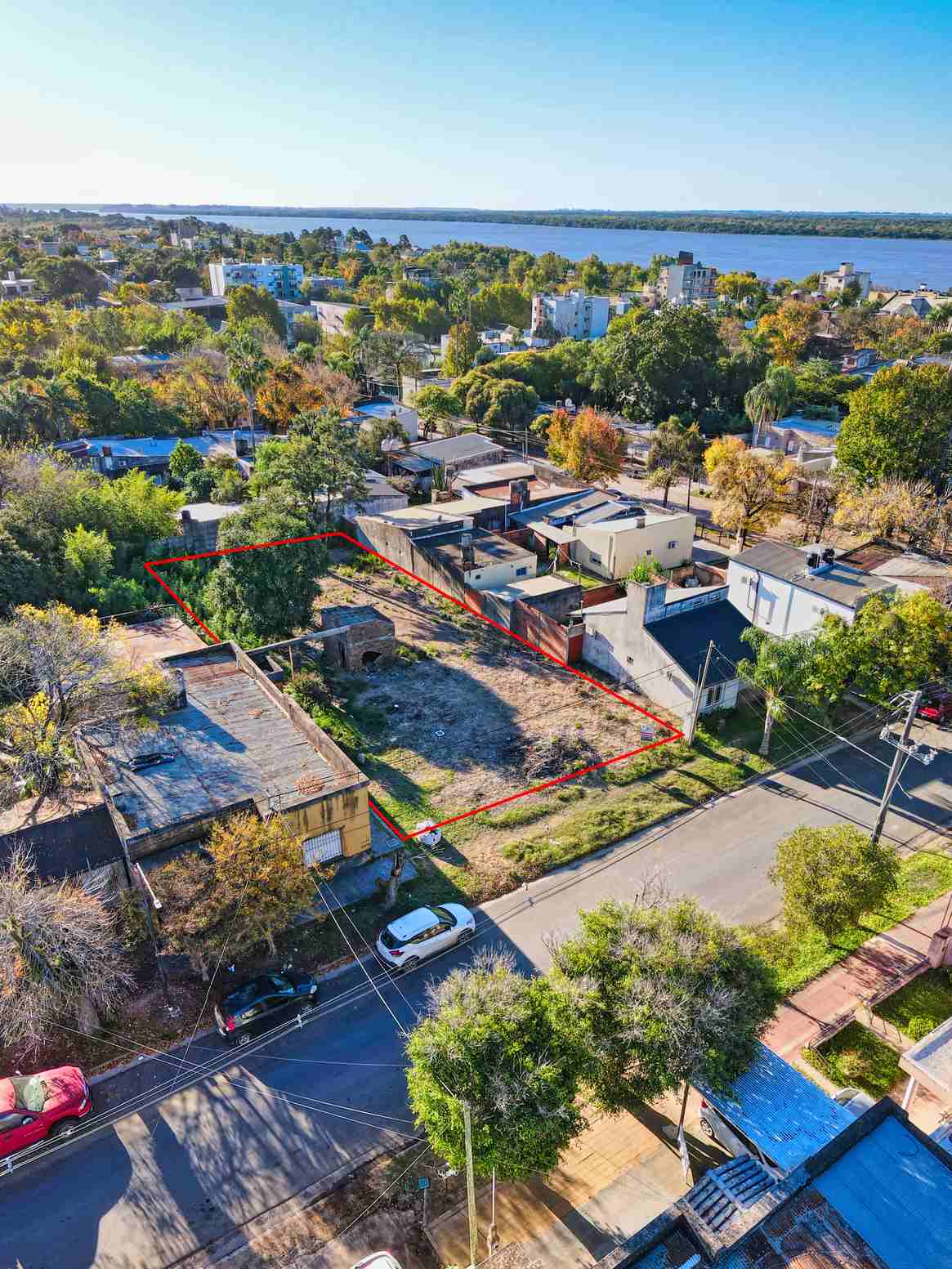 Vista aérea terreno en venta Colón Entre Ríos - barrio con servicios completos