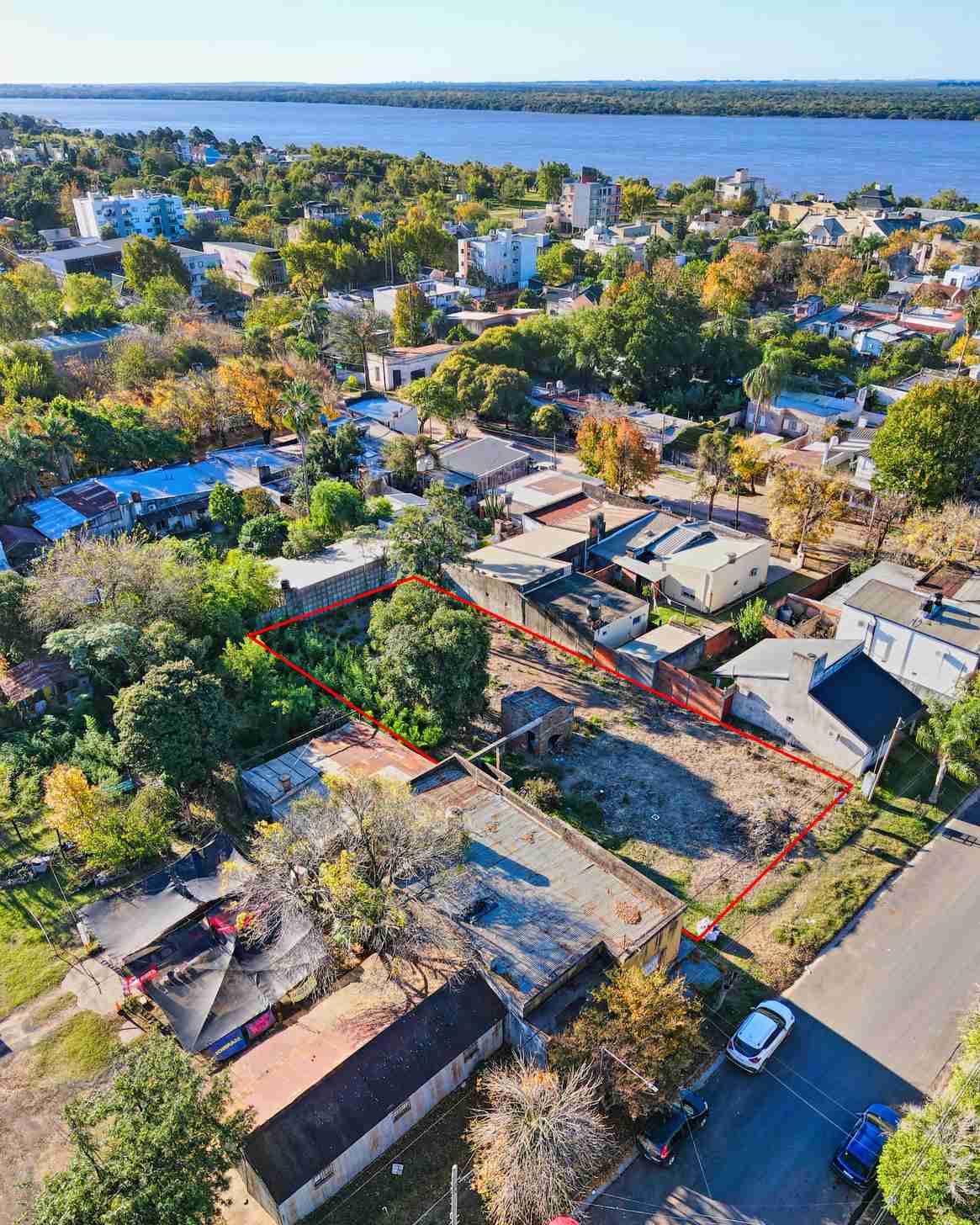 Terreno Colón Entre Ríos con asfalto y cordón cuneta - vista aérea drone