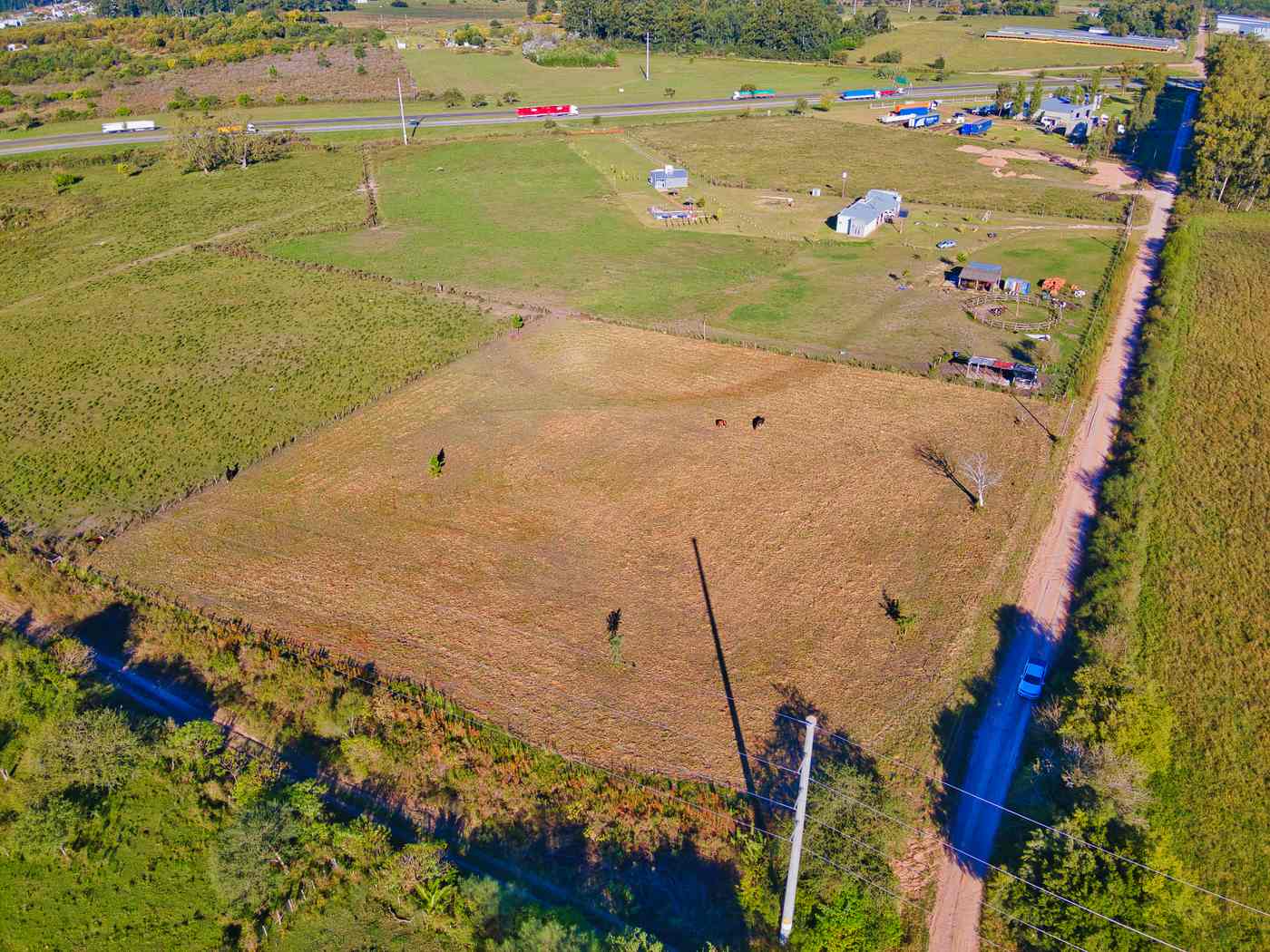 Foto aérea de terreno de 1 hectárea 100x100 en venta en San José, Entre Ríos